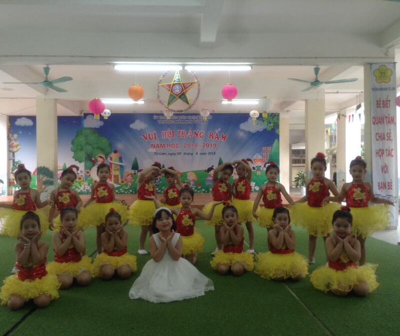 Trường Mầm non Tứ Liên  giành giải nhì cấp Quận với thể loại ca.