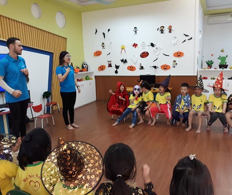 Rộn ràng lễ hội Halloween "siêu dễ thương" tại trường mầm non Tứ Liên