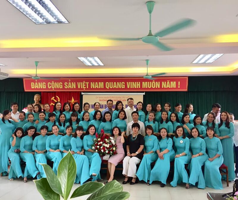 Trường Mầm non Tứ Liên tổ chức "Hội nghị Cán bộ viên chức năm học 2019-2020".