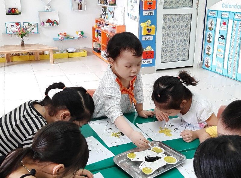 Hoạt động chào mừng ngày 20-10 của các bé lớp B2