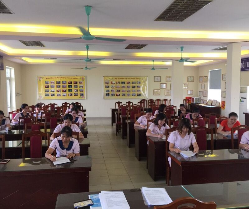 Trường mầm non Tứ Liên tổ chức thi lý thuyết Hội thi " Giáo viên - nhân viên giỏi cấp trường" năm học 2019-2020.