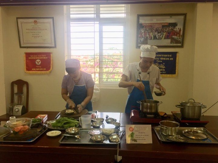 Thi thực hành nhân viên nuôi dưỡng giỏi cấp trường.