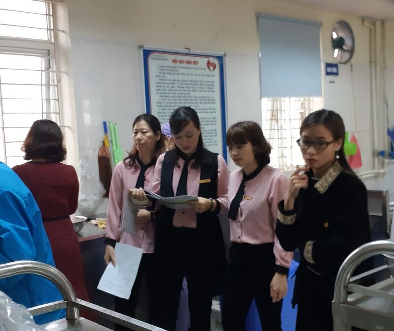 Tăng cường phối hợp với phụ huynh giám sát giao nhận thực phẩm đảm bảo an toàn thực phẩm tại bếp ăn trường Mầm non Tứ Liên