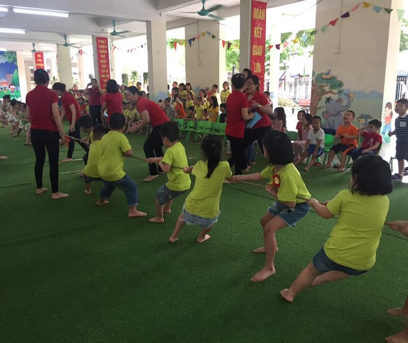 Liên hoan " Chúng cháu vui khỏe" của các bé trường mầm non Tứ Liên