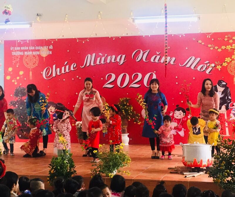 Các bé trường mầm non Tứ Liên tưng bừng tham gia các hoạt động chào Xuân 2020.