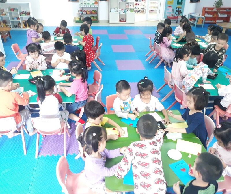 Những hoạt động chào mừng ngày 20-10 của các bé lớp B2