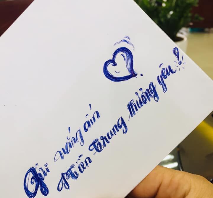 Hướng về miền Trung ruột thịt,  tập thể CB-GV-NV; phụ huynh và các con học sinh trường MN Tứ Liên  đã quyên góp, ủng hộ sẻ chia khó khăn cùng đồng bào vùng lũ.