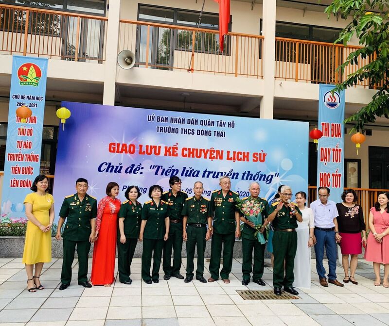 CHƯƠNG TRÌNH GIAO LƯU, KỂ CHUYỆN LỊCH SỬ “TIẾP LỬA TRUYỀN THỐNG” CỦA TRƯỜNG THCS ĐÔNG THÁI