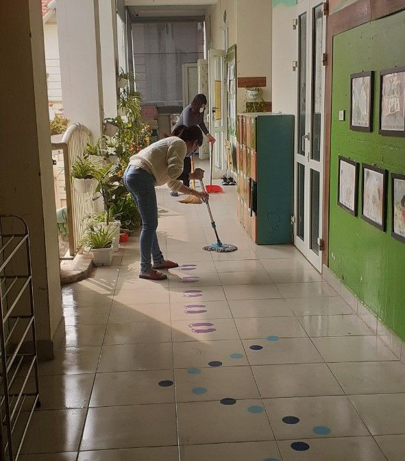 Trường MN Tứ Liên tổng vệ sinh, khử trùng, khử khuẩn lần 3
