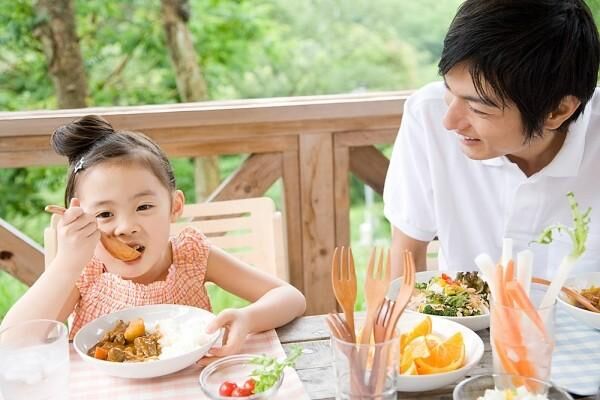 Những thói quen ăn uống ảnh hưởng đến sức khỏe của trẻ em