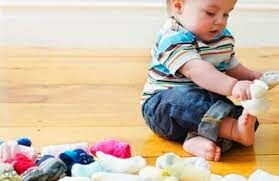 Dạy trẻ cách đi tất