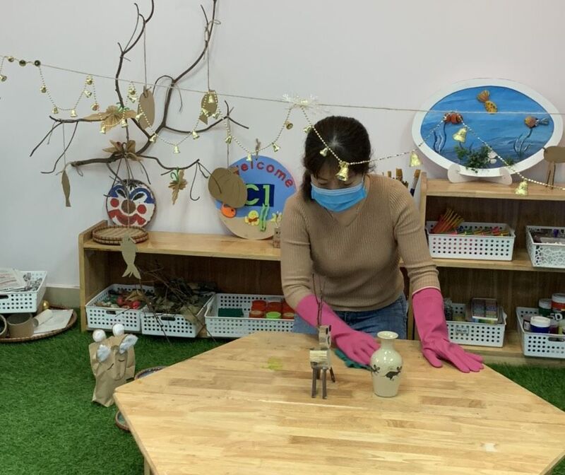 CÔNG TÁC VỆ SINH KHỬ KHUẨN CHUẨN BỊ ĐÓN CÁC CON HỌC SINH QUAY LẠI TRƯỜNG.