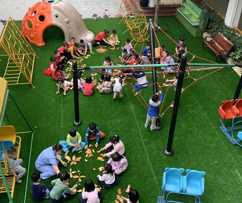 Hoạt động vui chơi của các con học sinh trường mầm non Tứ Liên.