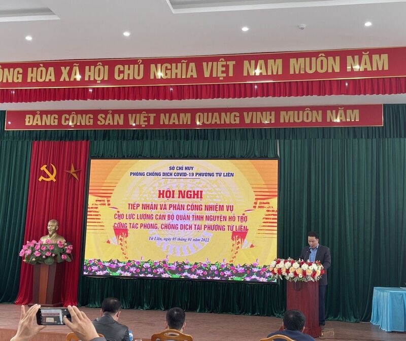 CB-GV trường MN Tứ Liên tham gia đội tình nguyện phòng dịch Covid 19