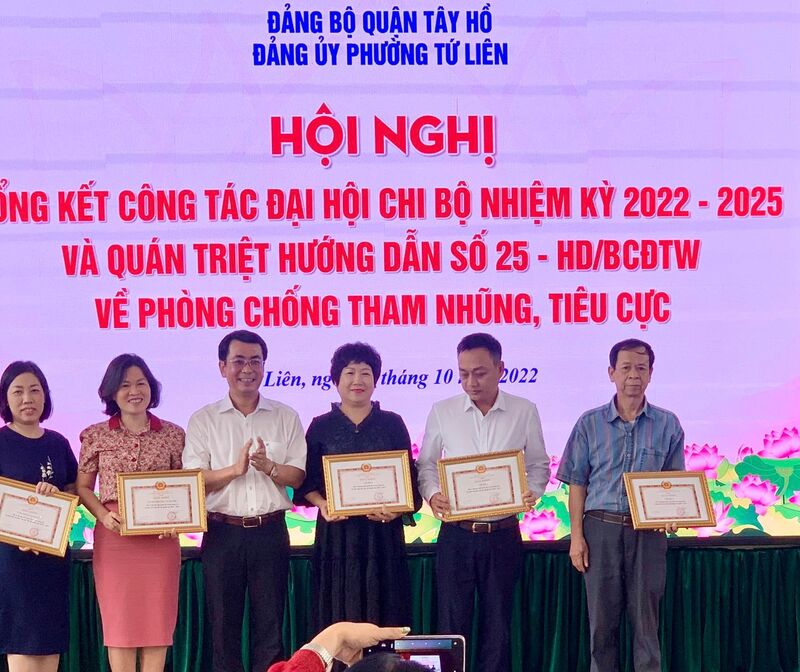 CHI BỘ TRƯỜNG MẦM NON TỨ LIÊN ĐƯỢC KHEN HOÀN THÀNH XUẤT SẮC CÔNG TÁC TỔ CHỨC ĐẠI HỘI.