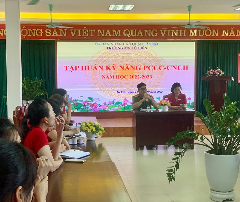 TRƯỜNG MẦM NON TỨ LIÊN PHỐI HỢP TỔ CHỨC THỰC HÀNH PHƯƠNG ÁN PCCC &amp; CNCH