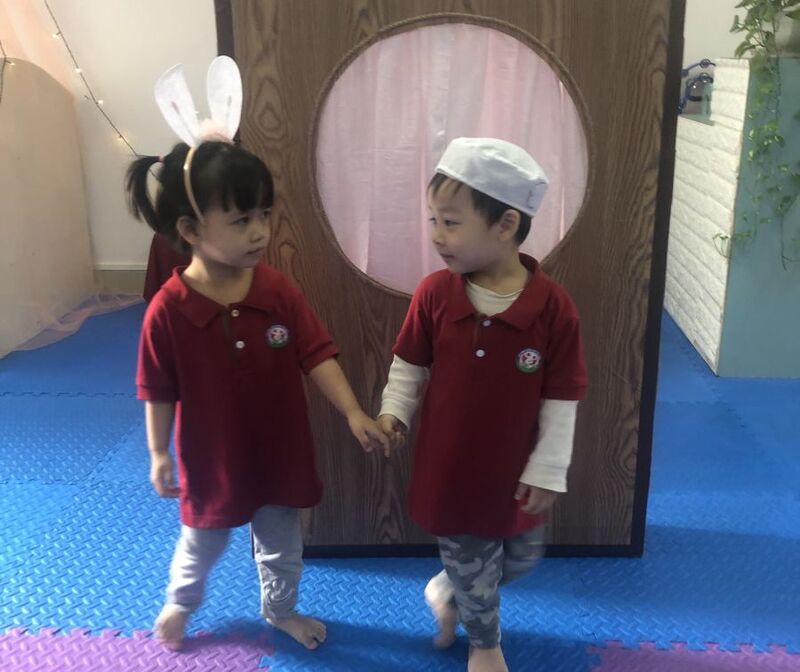 Truyện: Ai gõ cửa đấy.