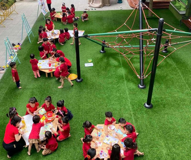 TRƯỜNG MẦM NON TỨ LIÊN TỔ CHỨC CHO TRẺ LÀM BÁO TƯỜNG KỶ NIỆM NGÀY NHÀ GIÁO VIỆT NAM 20-11.