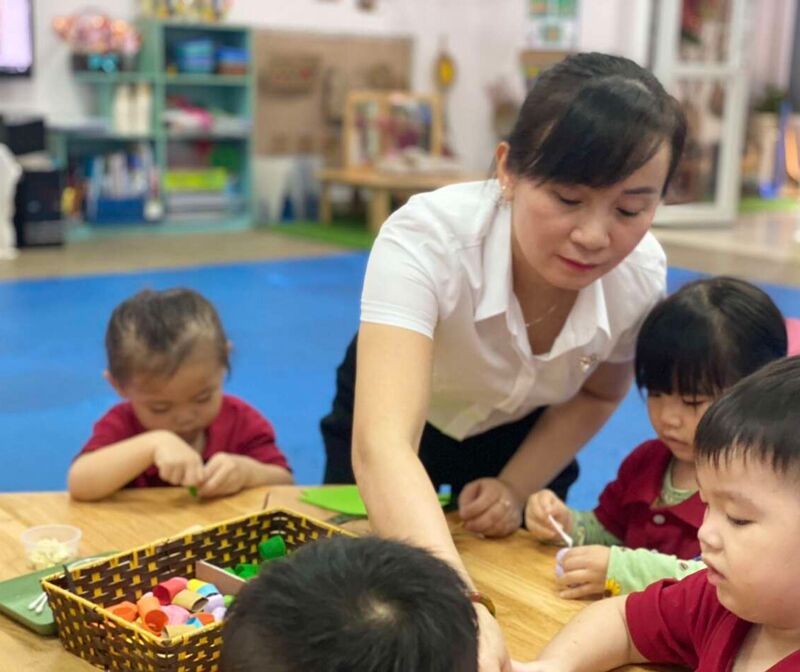 Trường Mầm Non Tứ Liên tổ chức kiến tập hoạt động tạo hình tại lớp C3