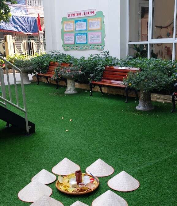 học sinh mẫu giáo lớn hào hứng với dự án " Sắc thu trên nón lá "