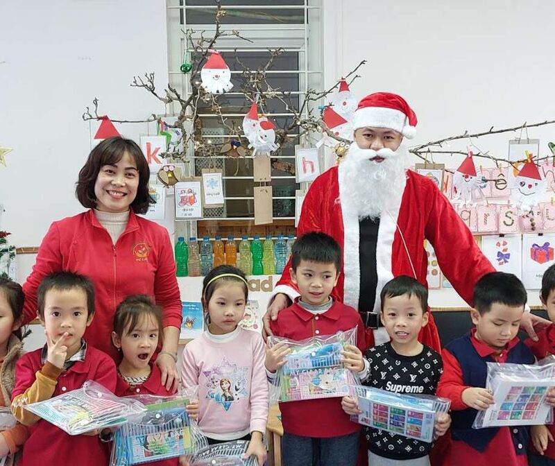 Các bé học sinh mẫu giáo lớn trải nghiệm qua dự án " Noel đáng nhớ"