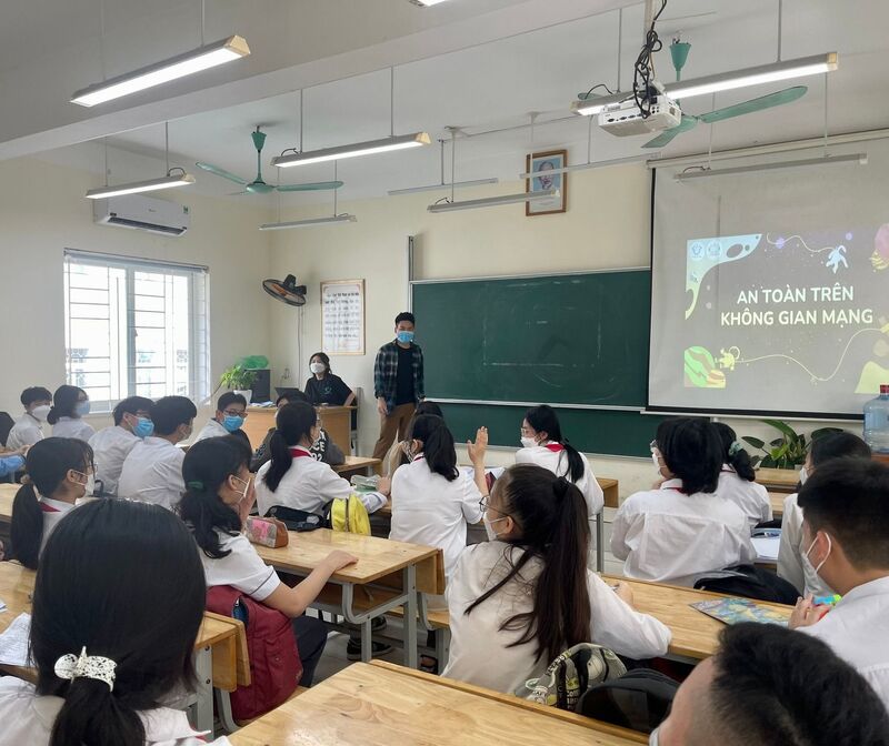 Tiết học kỹ năng sống với chủ đề "An toàn trên không gian mạng"