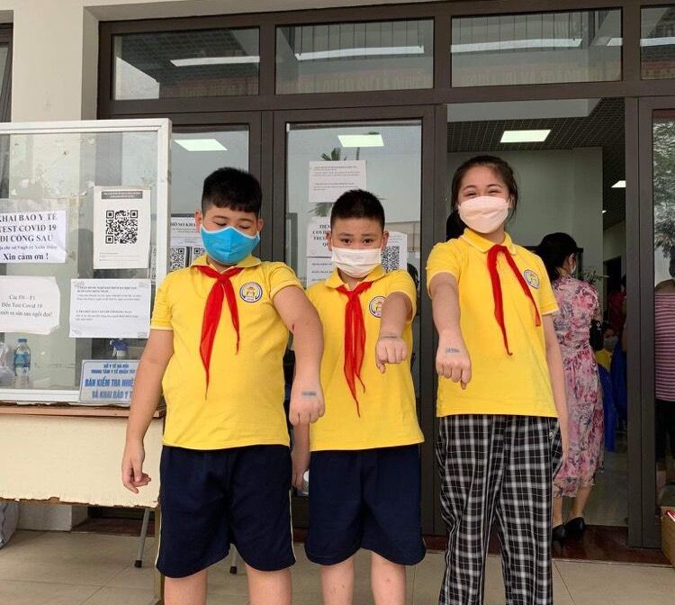 Trường Tiểu học Quảng An tổ chức tiêm vắc xin phòng Covid-19 cho học sinh.