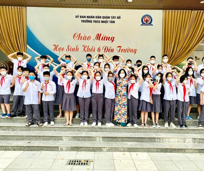 Chào mừng học sinh lớp 6 lần đầu đến trường!
