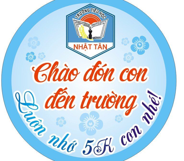 Học sinh trường Tiểu học Nhật Tân hân hoan trong ngày đầu tiên quay trở lại trường học