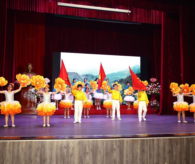 Tổ chức Lễ tuyên dương khen thưởng Giáo viên dạy giỏi, tâm huyết, sáng tạo; Học sinh tài năng năm học 2021-2022 trên địa bàn quận Tây Hồ