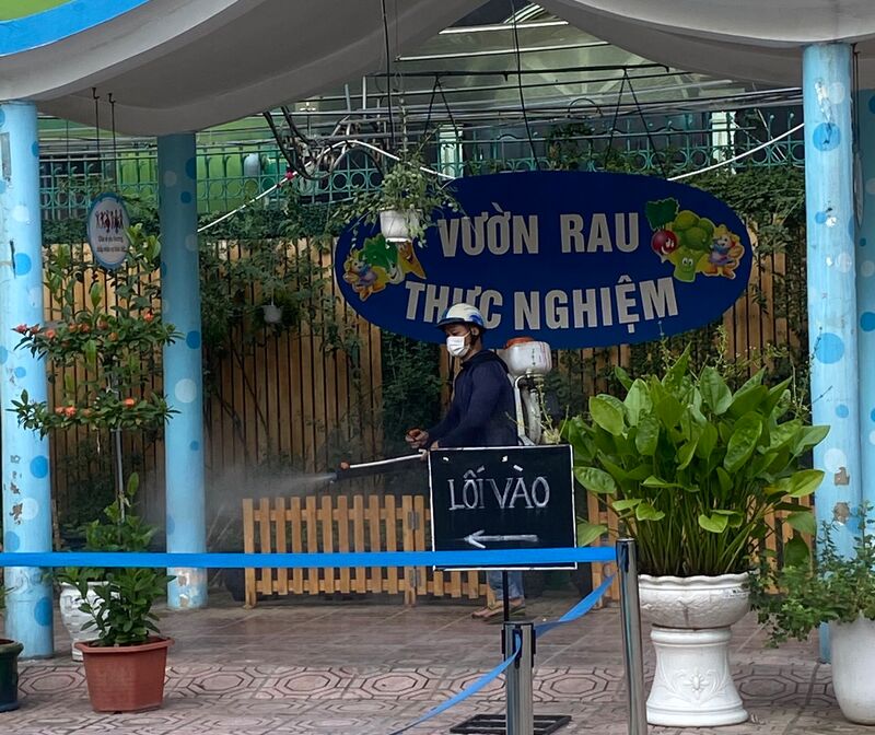 Ngày 17/6/2022, trường MN Xuân La đã phun thuốc diệt muỗi để phòng chống dịch sốt xuất huyết, và mộ...