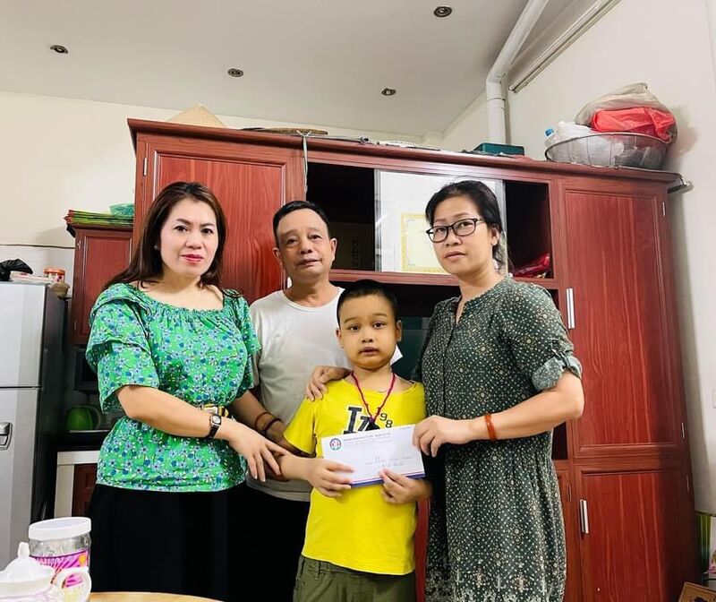 CB- GV- NV TRƯỜNG MN TỨ LIÊN QUYÊN GÓP ỦNG HỘ CHÁU NGUYỄN THANH HẢI - HS TRƯỜNG TIỂU HỌC TỨ LIÊN