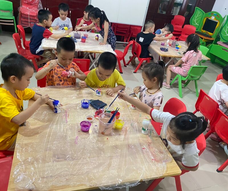 Ngày hè rộn rã của các bé tại trường MN Tứ Liên