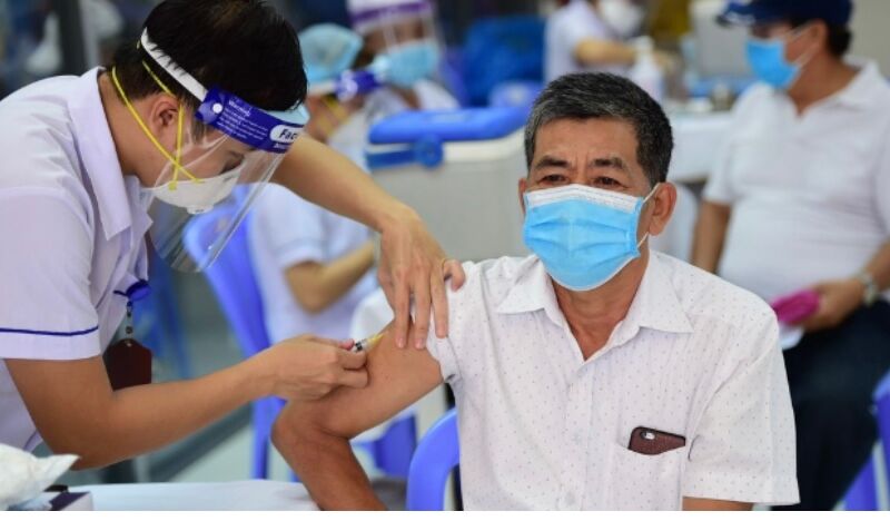 Nóng: Hướng dẫn mới nhất về thời gian tiêm vaccine COVID-19 mũi 3 và mũi 4 của Bộ Y tế