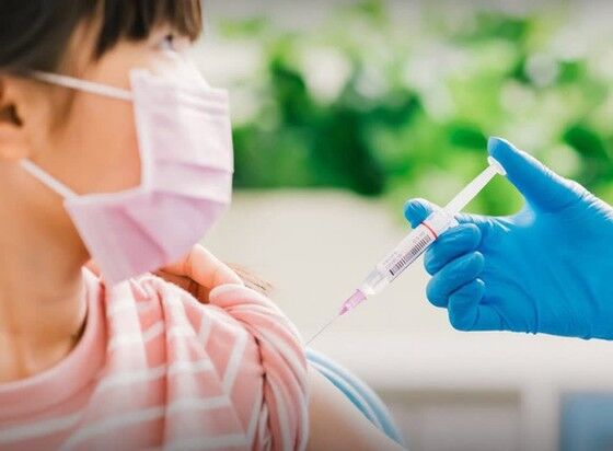 Tiêm mũi 3, mũi 4 vaccine COVID-19 có phản ứng phụ thế nào?