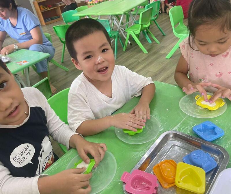 Tết trung thu ấm cúng và ý nghĩa của các bé mẫu giáo lớn trong dự án " Bánh trung thu"