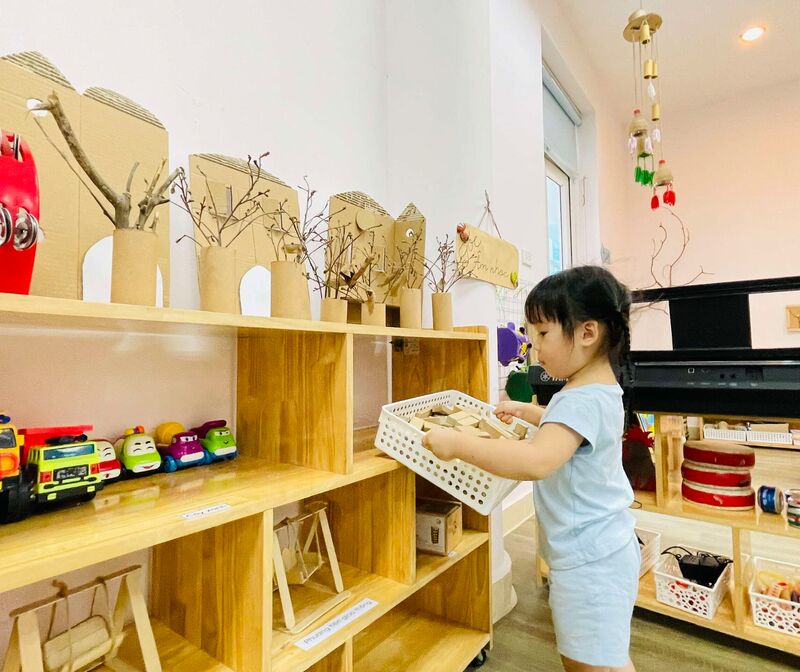 Cùng các bé sắp xếp, vệ sinh đồ dùng đồ chơi nhé !