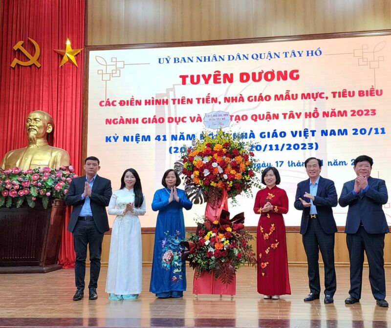 Tuyên dương các điển hình tiên tiến, nhà giáo mẫu mực quận Tây Hồ
