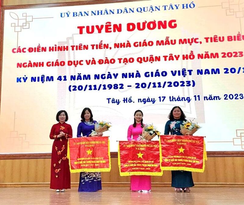 Quận Tây Hồ vinh danh các nhà giáo tiêu biểu