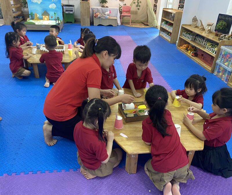 Giáo viên lớp MGN B3 tham gia hội thi GVG cấp trường