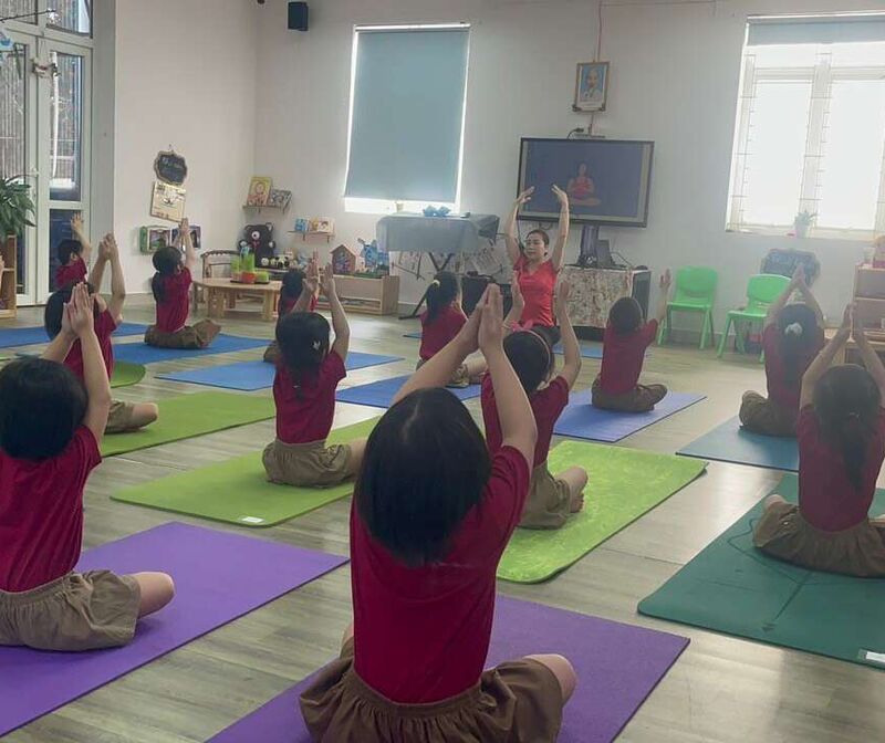 Tập yoga cùng các bé lớp A1 nào !!!