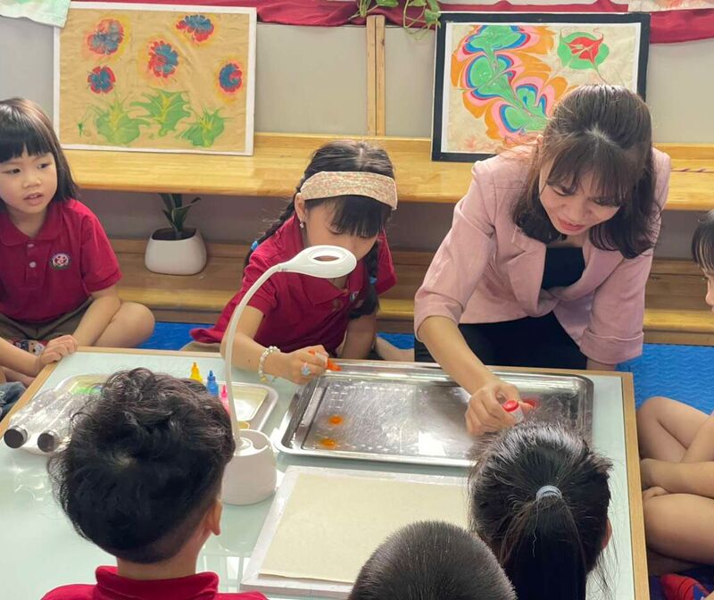 Trường mầm non Tứ Liên tổ chức kiến tập hoạt động tạo hình tại lớp A3.