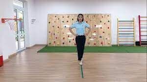 Bài giảng điện tử: Thể dục " Đi trên vạch kẻ thẳng trên sàn"