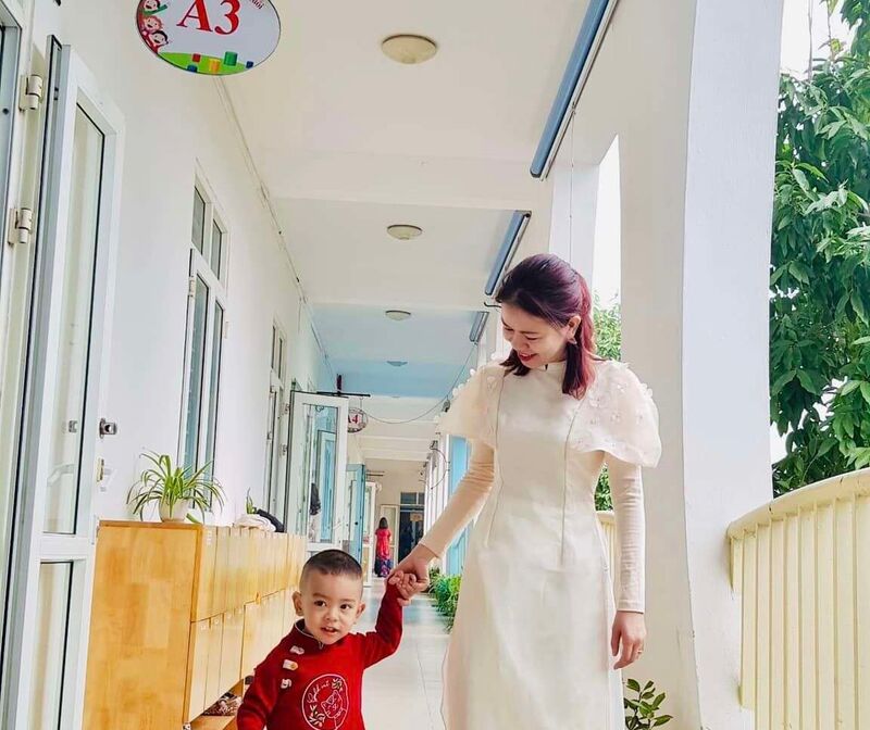 Cô trò trường MN Tứ Liên hưởng ứng "Tuần lễ áo dài"