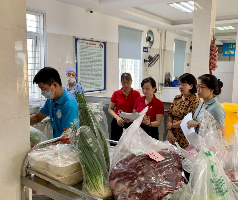 TRƯỜNG MẦM NON TỨ LIÊN THỰC HIỆN "THÁNG HÀNH ĐỘNG VÌ AN TOÀN THỰC PHẨM" NĂM 2023