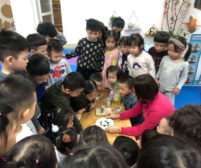 THÍ NGHIỆM VUI: VŨ ĐIỆU CỦA SỮA CÙNG CÁC BẠN MẪU GIÁO NHỠ B2 TRƯỜNG MẦM NON TỨ LIÊN