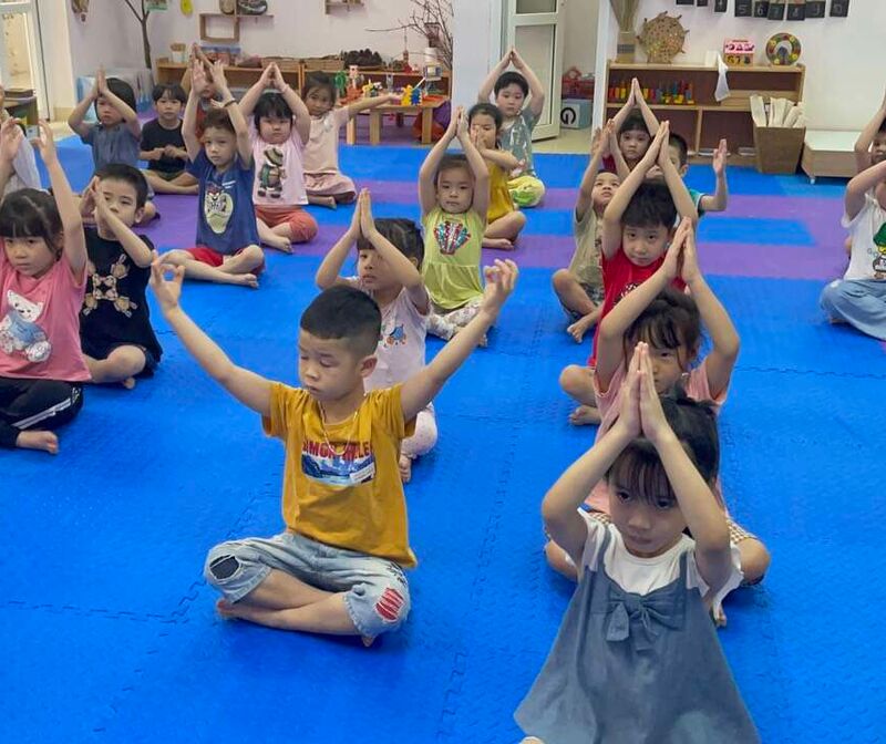 Các bé lớp A3 đến với hoạt động tập yoga