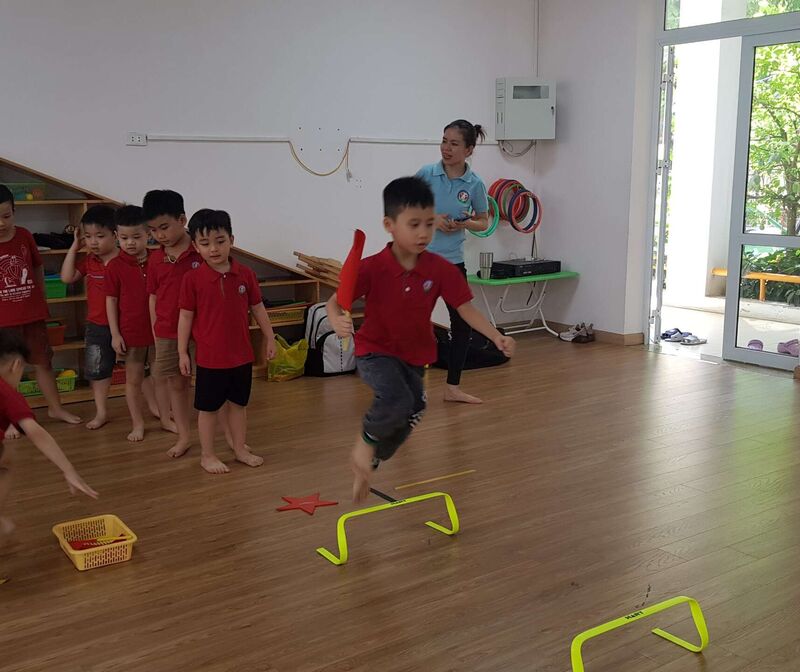 Các bé trường mầm non Tứ Liên tập luyện chuẩn bị cho ngày hội giao lưu quận Tây Hồ năm 2023