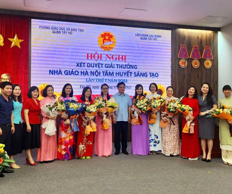 XÉT DUYỆT GIẢI THƯỞNG "NHÀ GIÁO HÀ NỘI TÂM UYẾT, SÁNG TẠO" LẦN THỨ 7 QUẬN TÂY HỒ