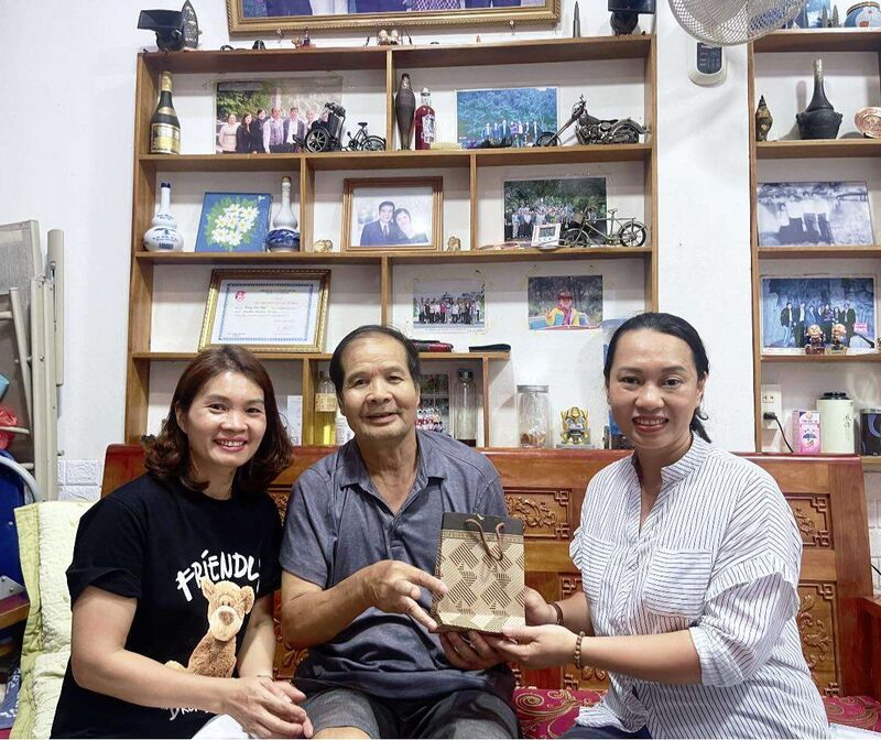 Trường mầm non Tứ Liên đẩy mạnh hoạt động Đền ơn đáp nghĩa nhân Kỷ niệm 76 năm ngày Thương binh liệt sĩ (27/7/1947 – 27/7/2023)